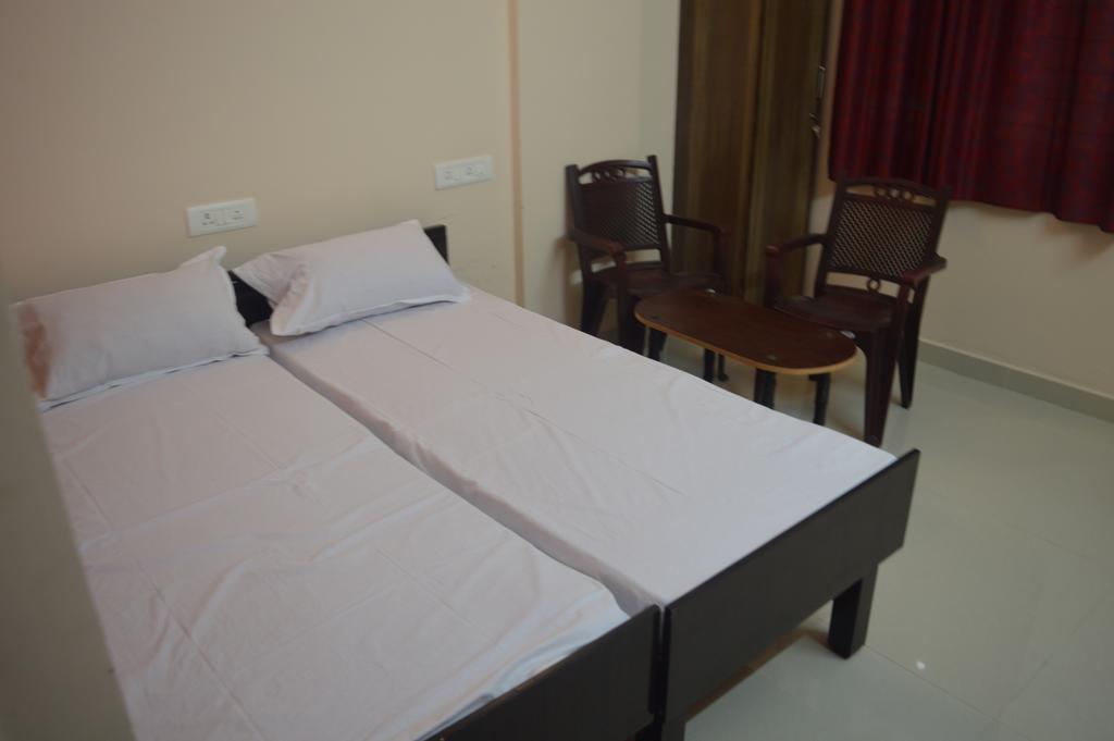 Sri Balaji Guest House Bangalore Exteriör bild