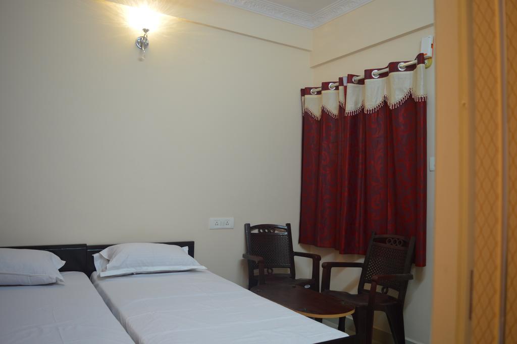 Sri Balaji Guest House Bangalore Exteriör bild