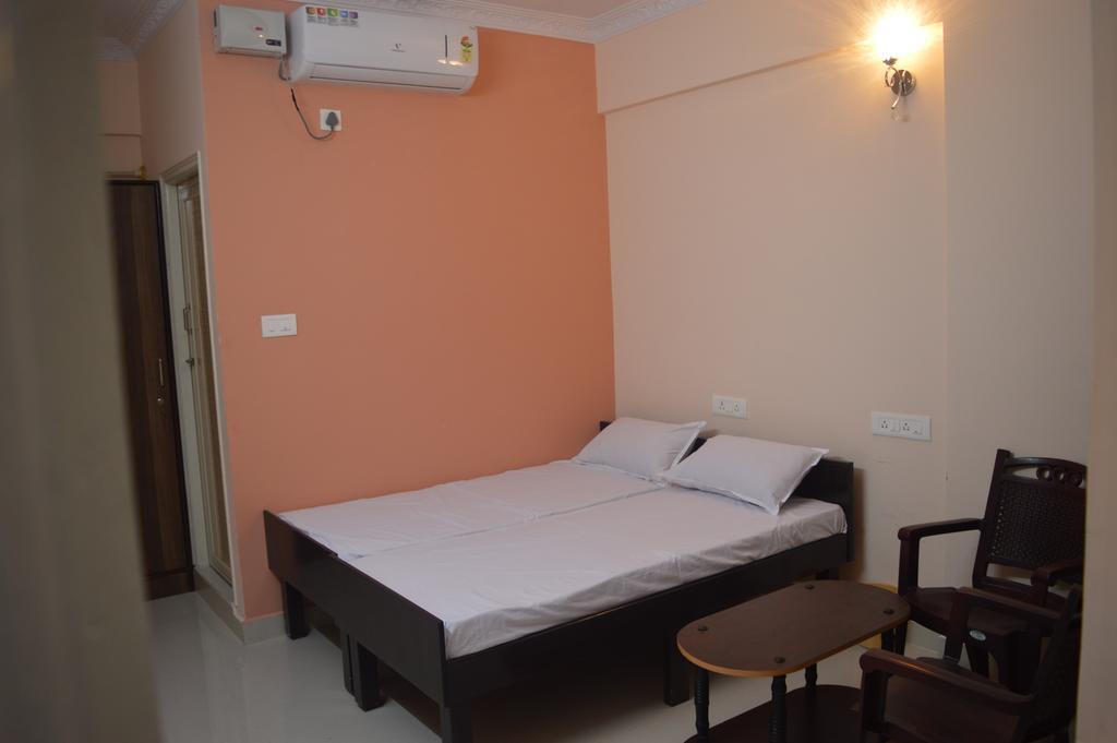 Sri Balaji Guest House Bangalore Exteriör bild