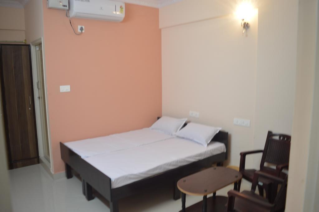 Sri Balaji Guest House Bangalore Exteriör bild