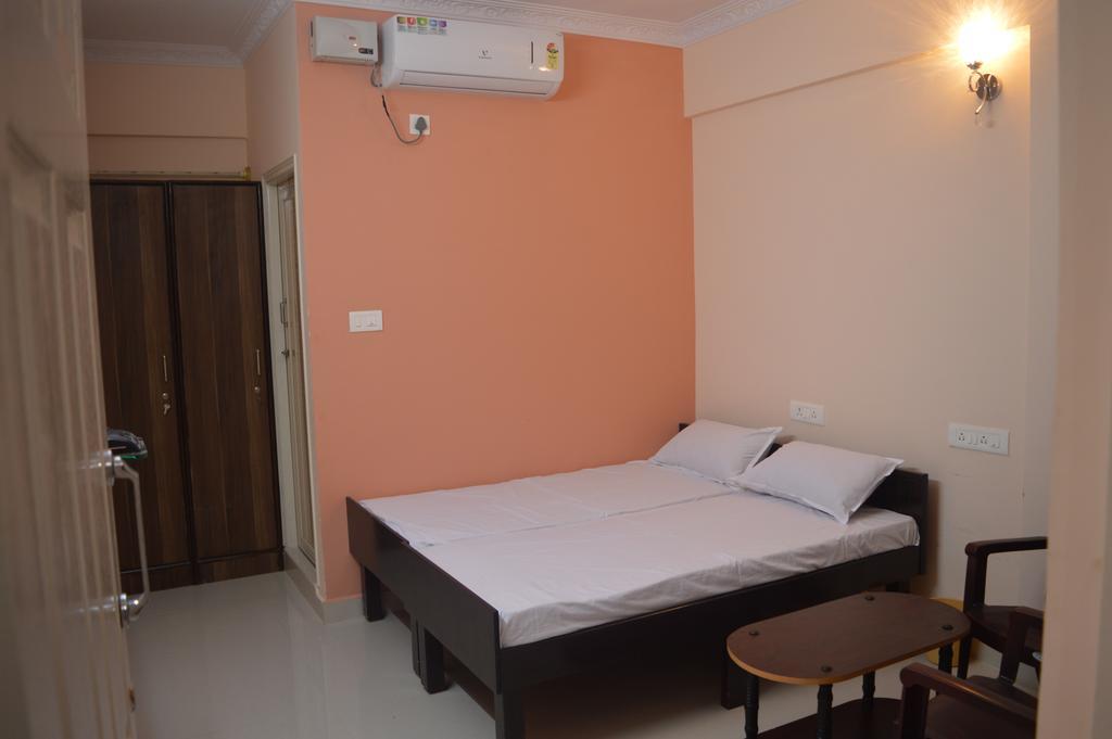 Sri Balaji Guest House Bangalore Exteriör bild